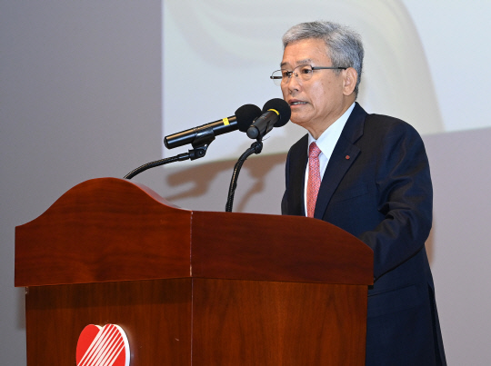 2일 김동철 사장이 한국전력 2024년 시무식에서 신년사를 발표 중이다. <한국전력>